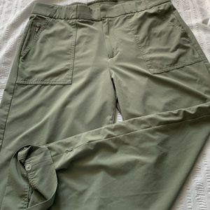 Athleta Womens Army Green Cargo Hiking Pants - Women | Color: Green | Size: S/6